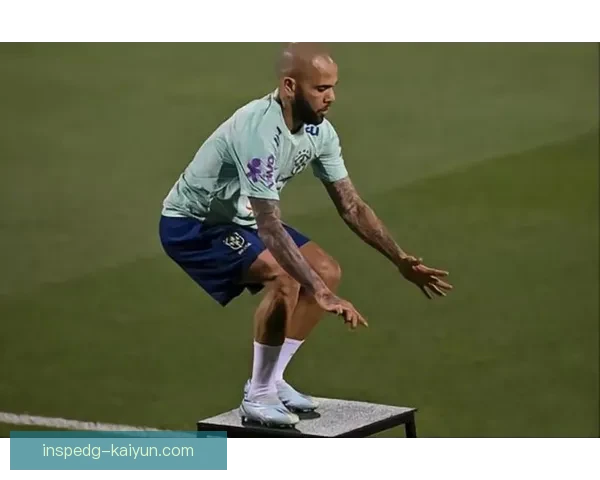 阿什拉夫在法甲赛季表现稳健，赢得年度最佳球员荣誉