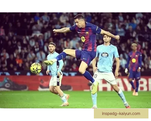 莱万多夫斯基降薪留队意愿引发球队管理层的关注与讨论